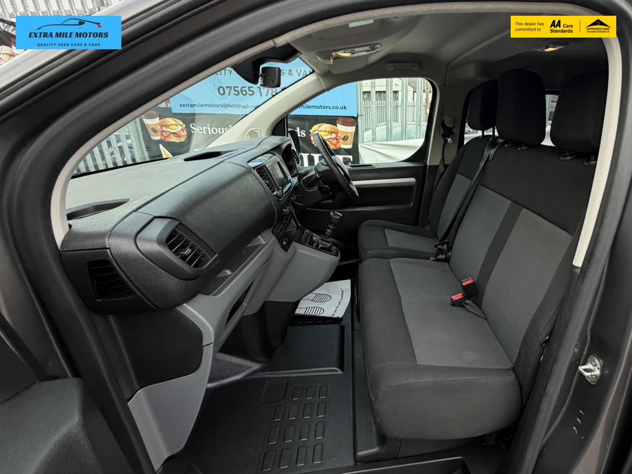 Vauxhall Vivaro 2.0 Turbo D 3100 Sportive Crew Van Double Cab 5dr Diesel Manual L1 H1 Euro 6 (s/s) (120 ps)