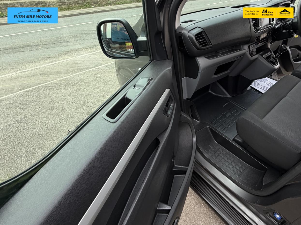 Vauxhall Vivaro 2.0 Turbo D 3100 Sportive Crew Van Double Cab 5dr Diesel Manual L1 H1 Euro 6 (s/s) (120 ps)