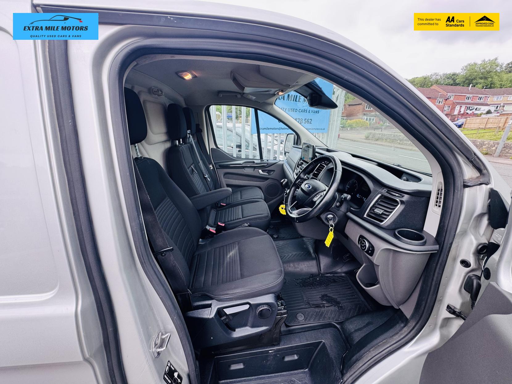 Ford Transit Custom 2.0 300 EcoBlue Limited Panel Van 5dr Diesel Manual L2 H1 Euro 6 (130 ps)
