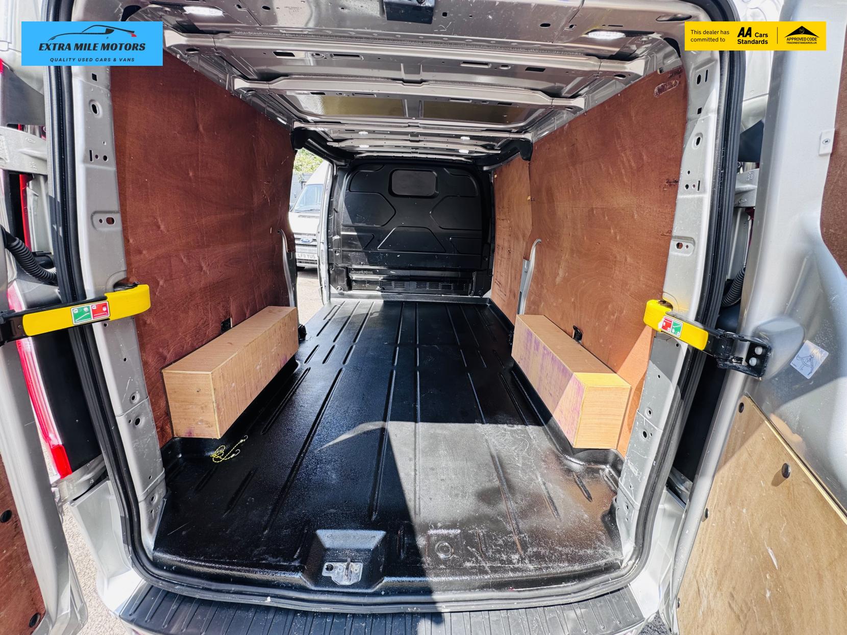 Ford Transit Custom 2.0 300 EcoBlue Limited Panel Van 5dr Diesel Manual L2 H1 Euro 6 (130 ps)