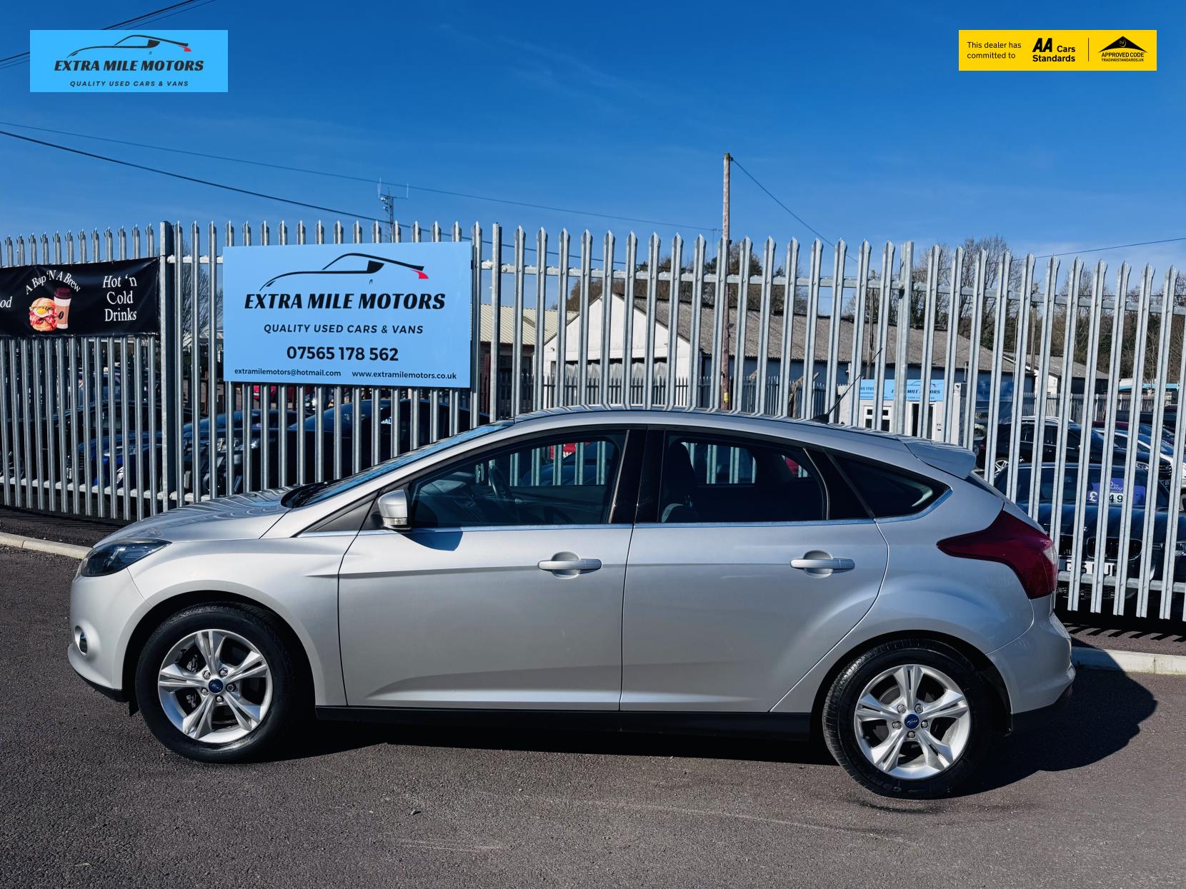 Ford Focus 1.6 Zetec Hatchback 5dr Petrol Powershift Euro 5 (125 ps)