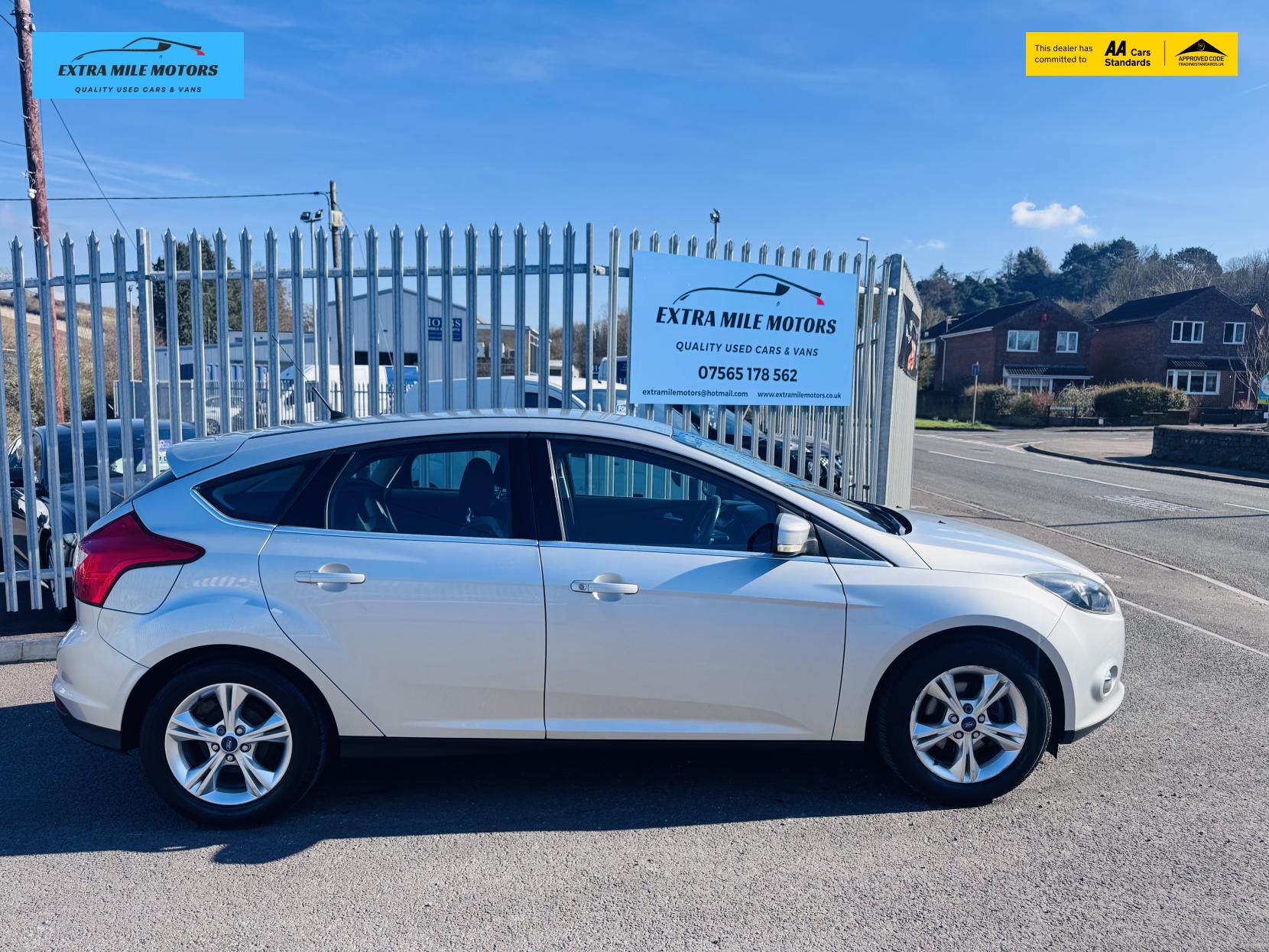 Ford Focus 1.6 Zetec Hatchback 5dr Petrol Powershift Euro 5 (125 ps)