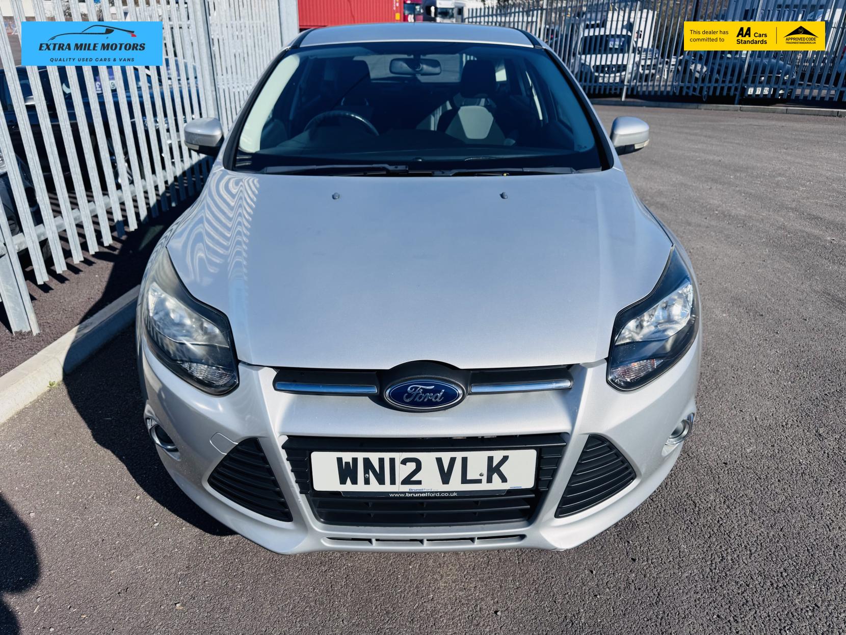 Ford Focus 1.6 Zetec Hatchback 5dr Petrol Powershift Euro 5 (125 ps)