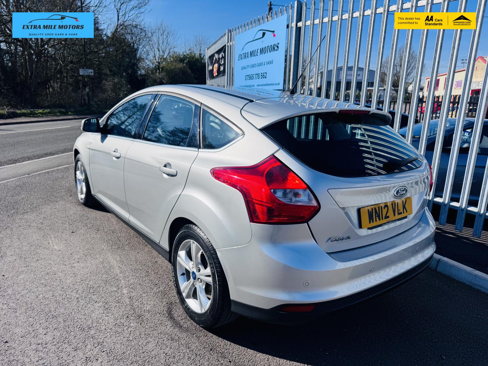 Ford Focus 1.6 Zetec Hatchback 5dr Petrol Powershift Euro 5 (125 ps)