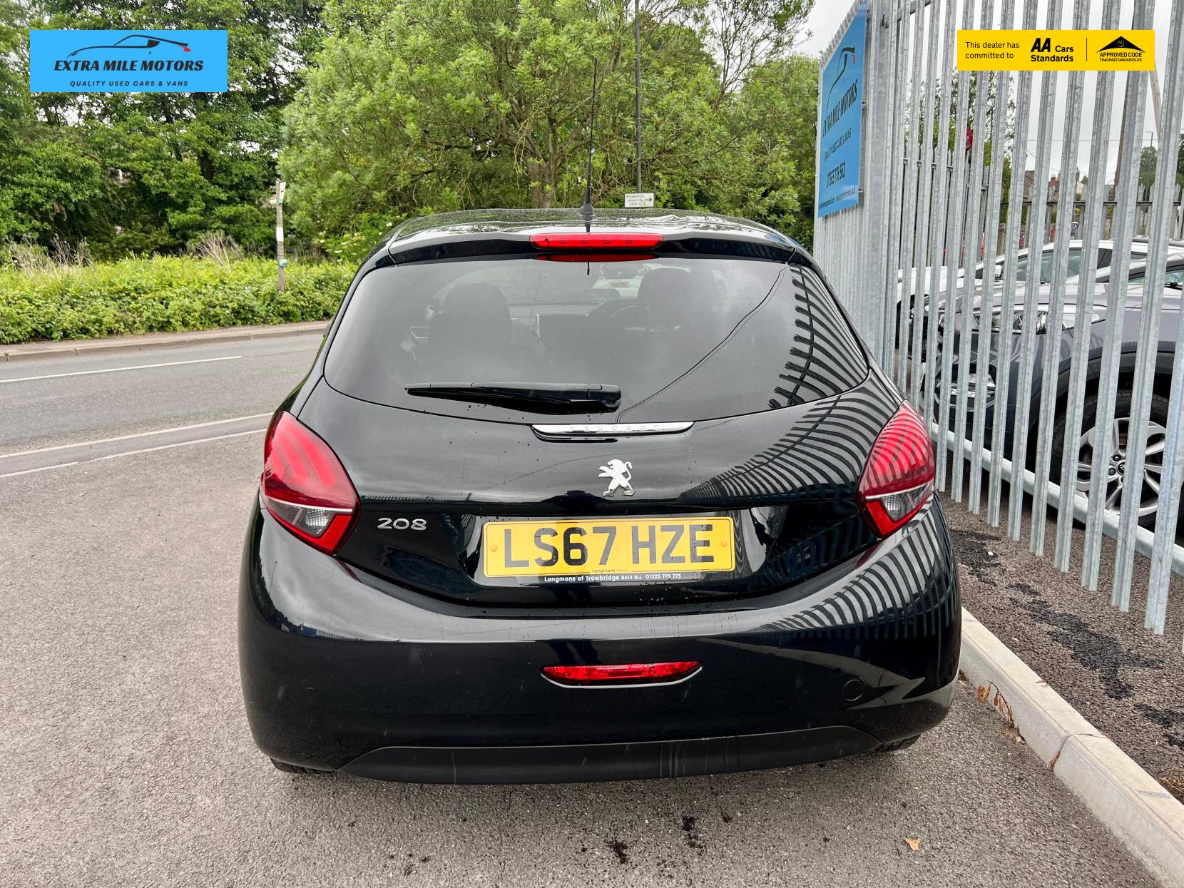 Peugeot 208 1.2 PureTech Black Edition Hatchback 3dr Petrol Manual Euro 6 (82 ps)