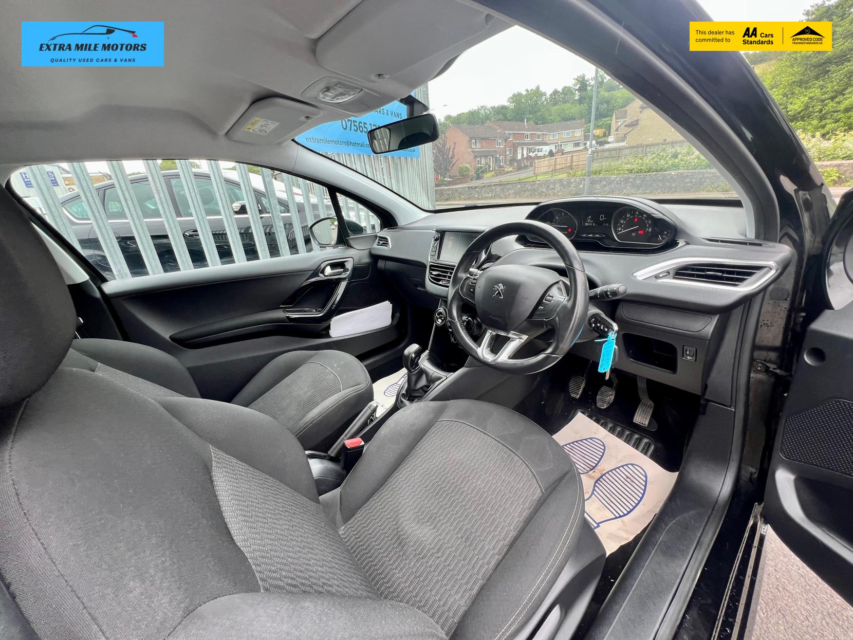 Peugeot 208 1.2 PureTech Black Edition Hatchback 3dr Petrol Manual Euro 6 (82 ps)