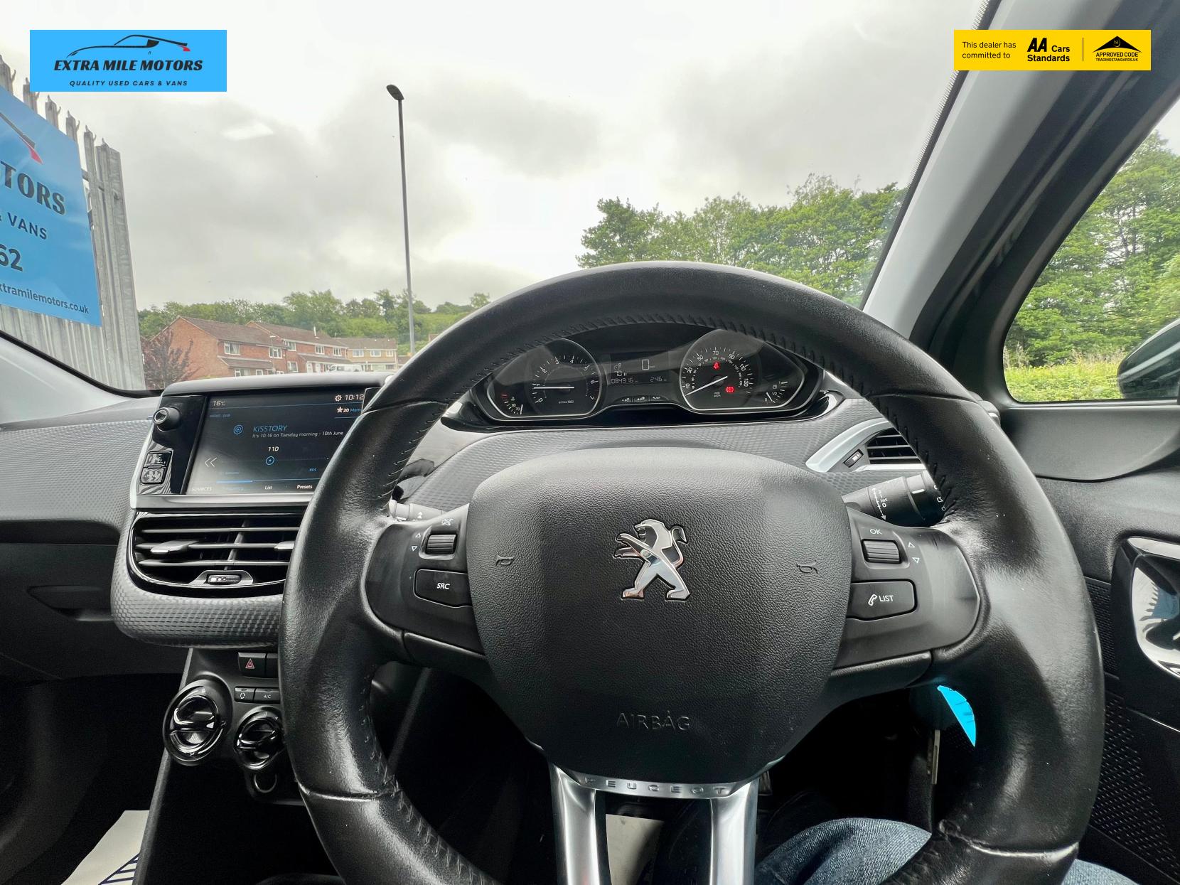 Peugeot 208 1.2 PureTech Black Edition Hatchback 3dr Petrol Manual Euro 6 (82 ps)