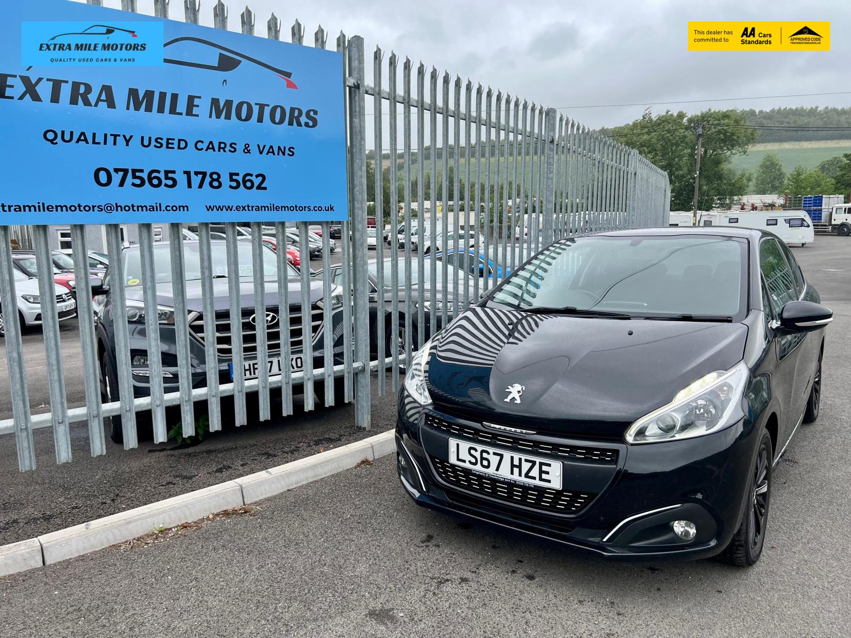 Peugeot 208 1.2 PureTech Black Edition Hatchback 3dr Petrol Manual Euro 6 (82 ps)