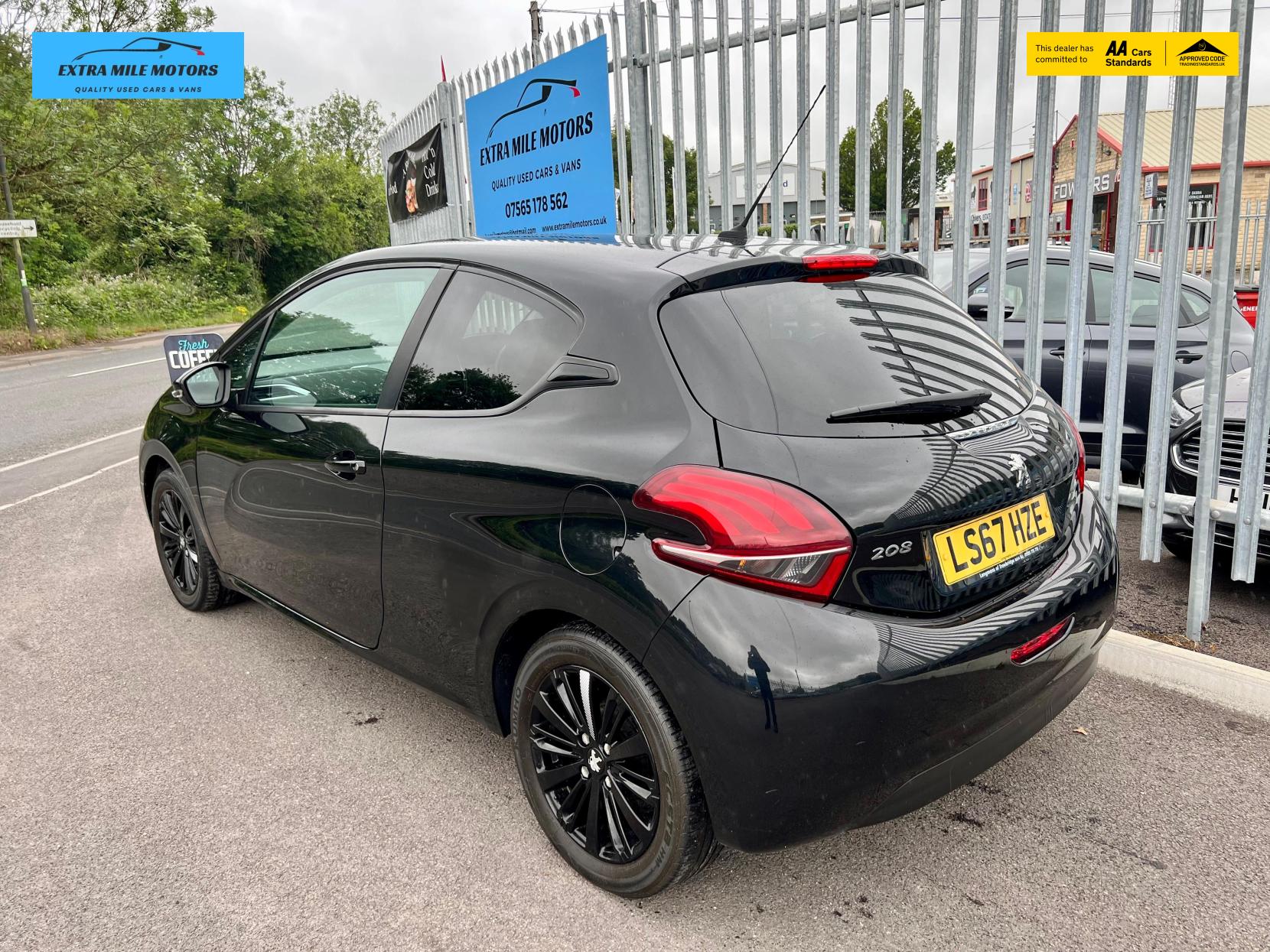 Peugeot 208 1.2 PureTech Black Edition Hatchback 3dr Petrol Manual Euro 6 (82 ps)