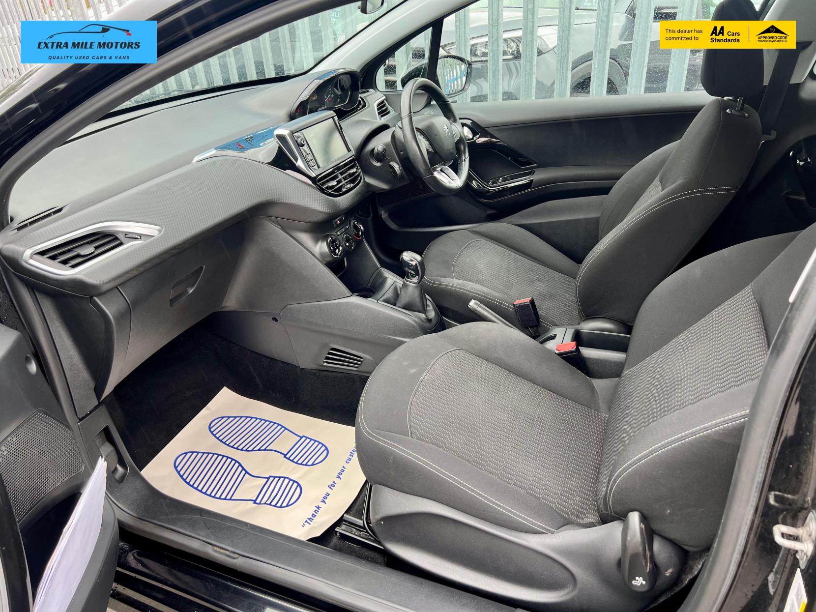 Peugeot 208 1.2 PureTech Black Edition Hatchback 3dr Petrol Manual Euro 6 (82 ps)