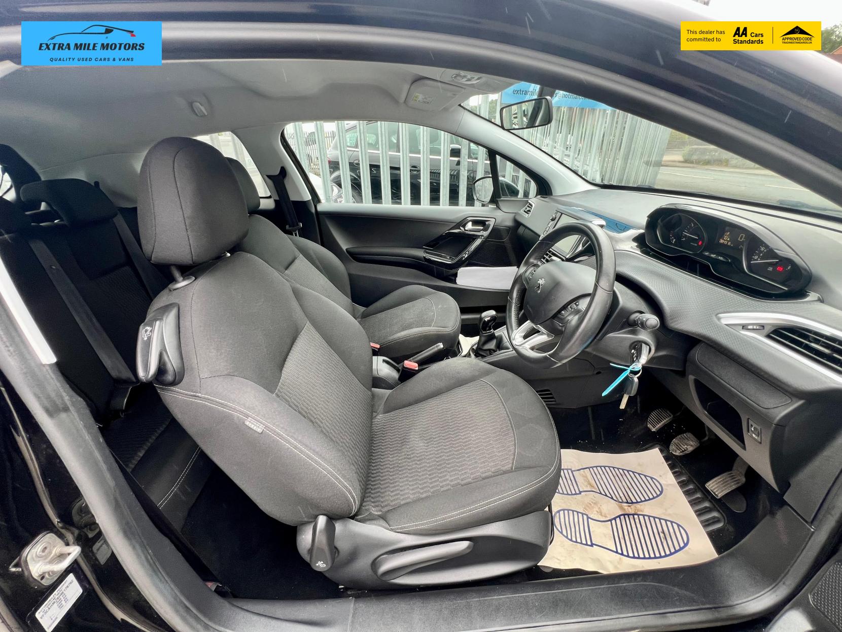 Peugeot 208 1.2 PureTech Black Edition Hatchback 3dr Petrol Manual Euro 6 (82 ps)