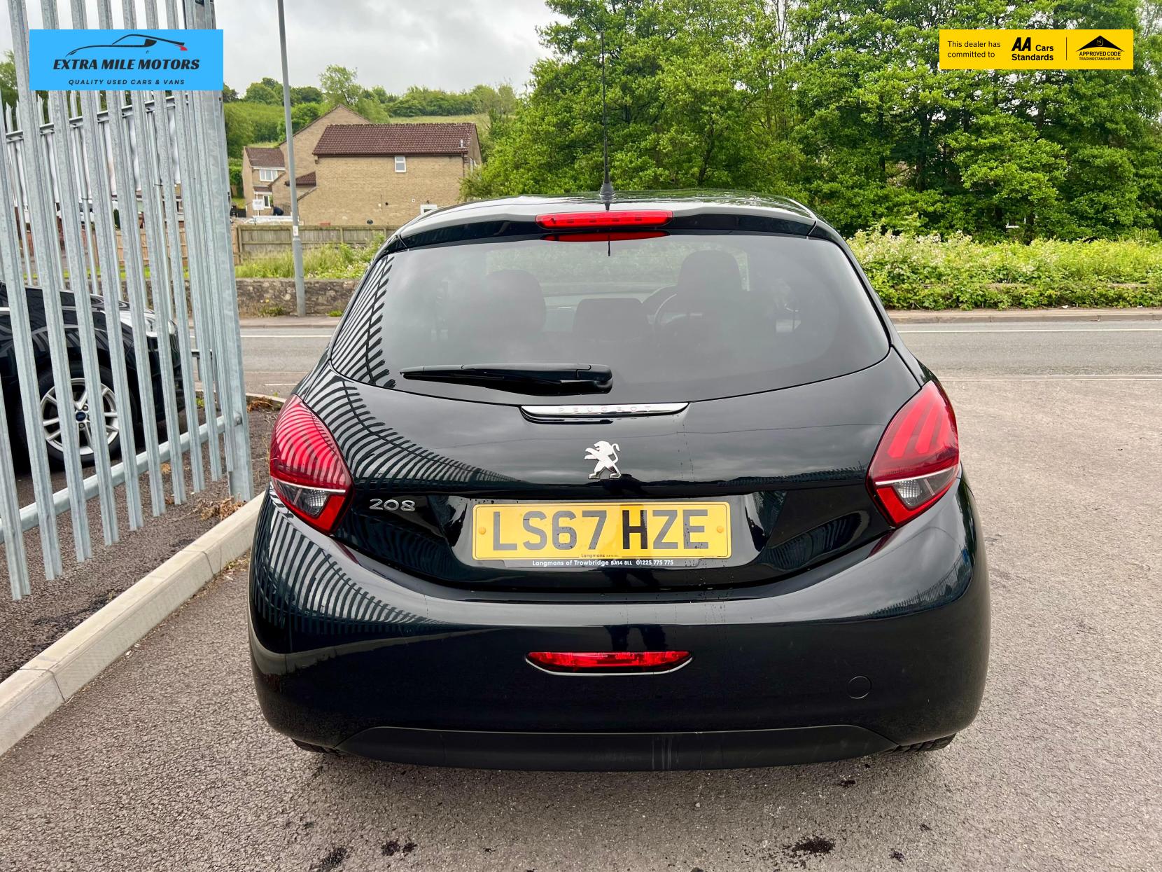 Peugeot 208 1.2 PureTech Black Edition Hatchback 3dr Petrol Manual Euro 6 (82 ps)