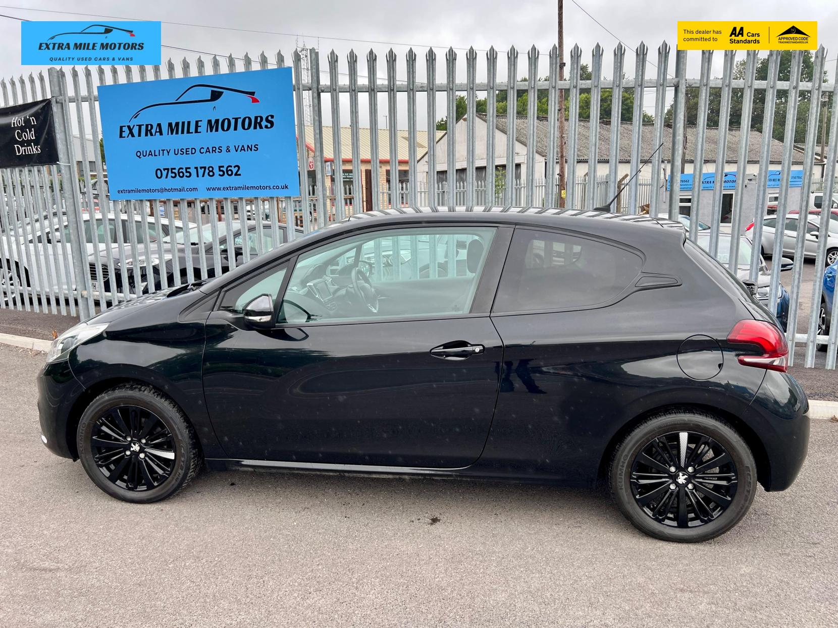 Peugeot 208 1.2 PureTech Black Edition Hatchback 3dr Petrol Manual Euro 6 (82 ps)