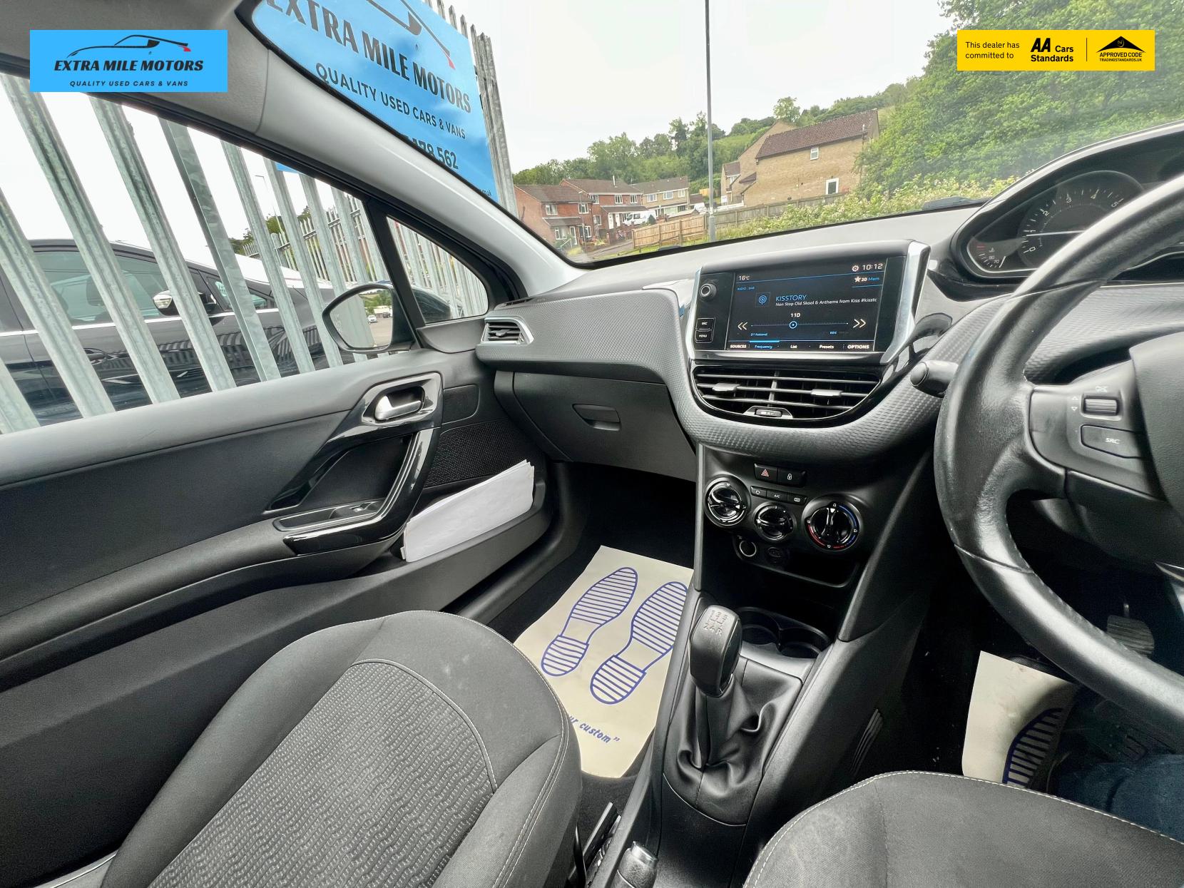 Peugeot 208 1.2 PureTech Black Edition Hatchback 3dr Petrol Manual Euro 6 (82 ps)