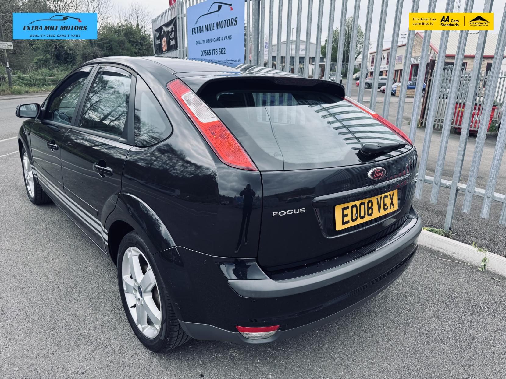 Ford Focus 1.8 Zetec Climate Hatchback 5dr Petrol Manual (169 g/km, 123 bhp)