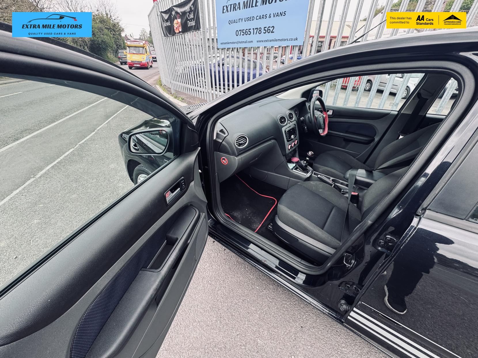 Ford Focus 1.8 Zetec Climate Hatchback 5dr Petrol Manual (169 g/km, 123 bhp)