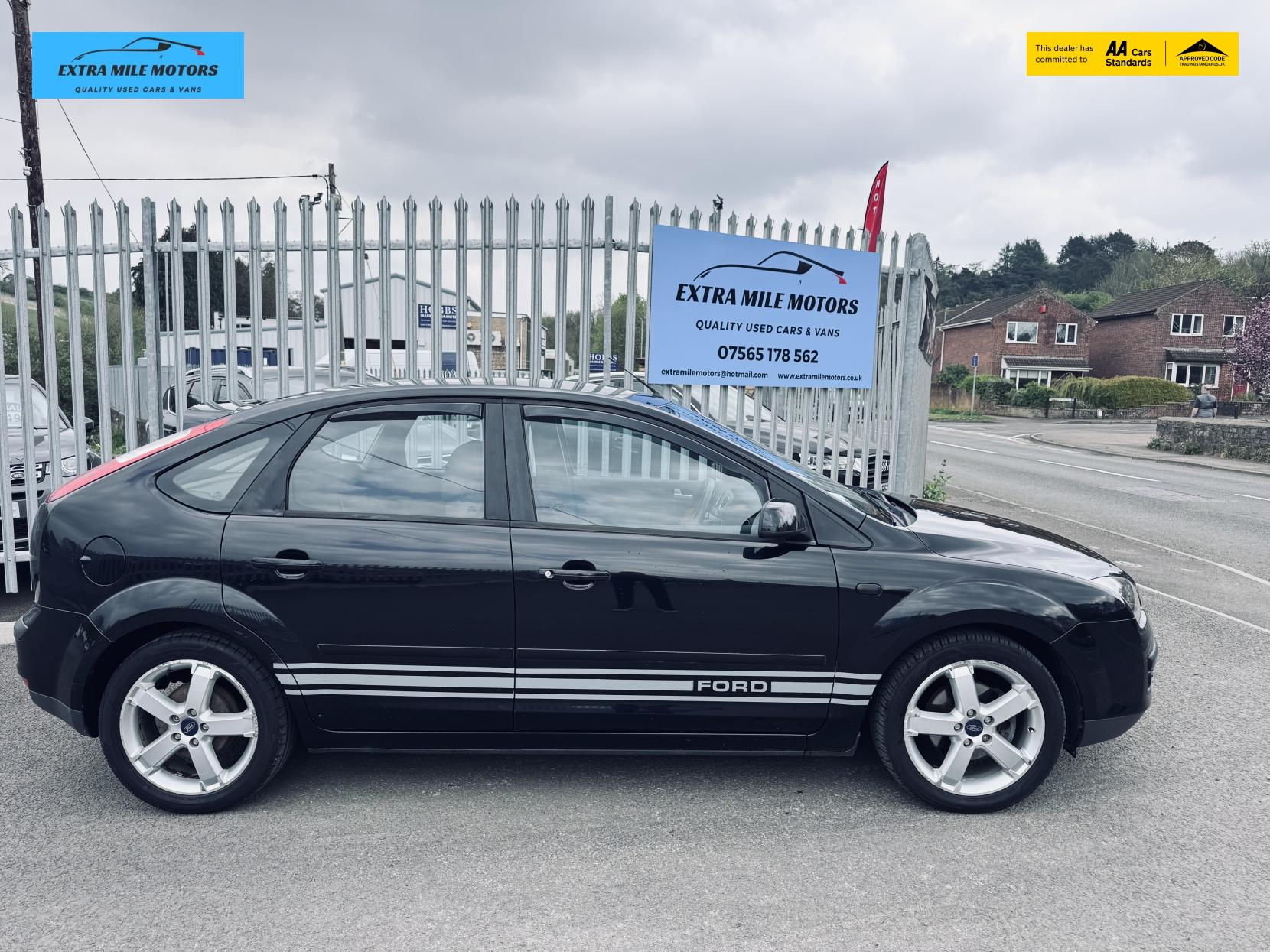 Ford Focus 1.8 Zetec Climate Hatchback 5dr Petrol Manual (169 g/km, 123 bhp)