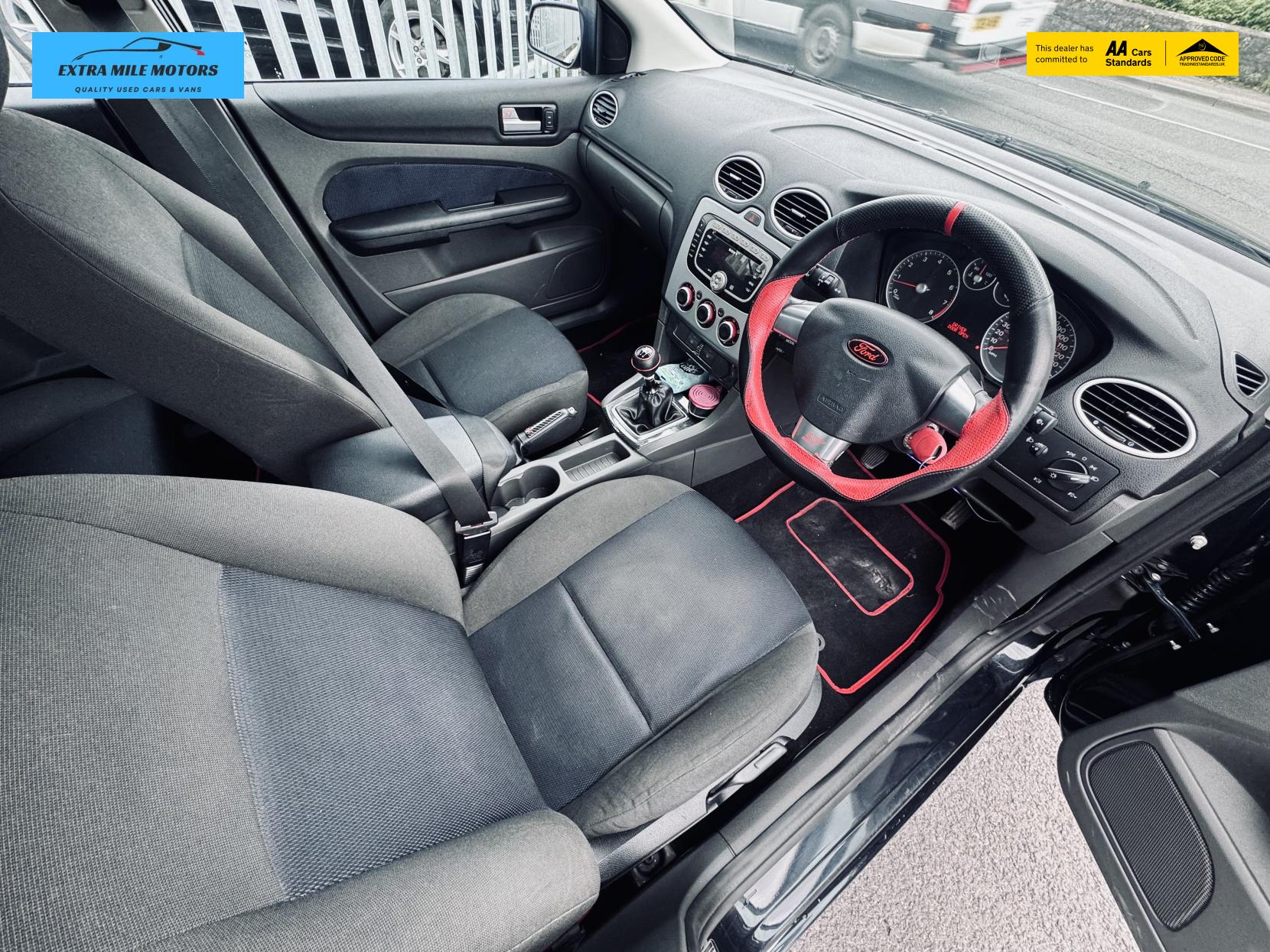 Ford Focus 1.8 Zetec Climate Hatchback 5dr Petrol Manual (169 g/km, 123 bhp)
