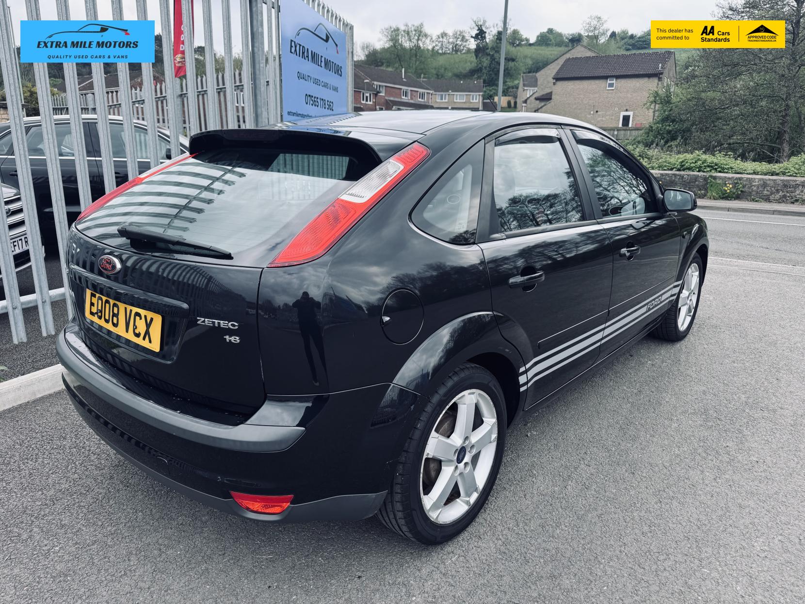 Ford Focus 1.8 Zetec Climate Hatchback 5dr Petrol Manual (169 g/km, 123 bhp)