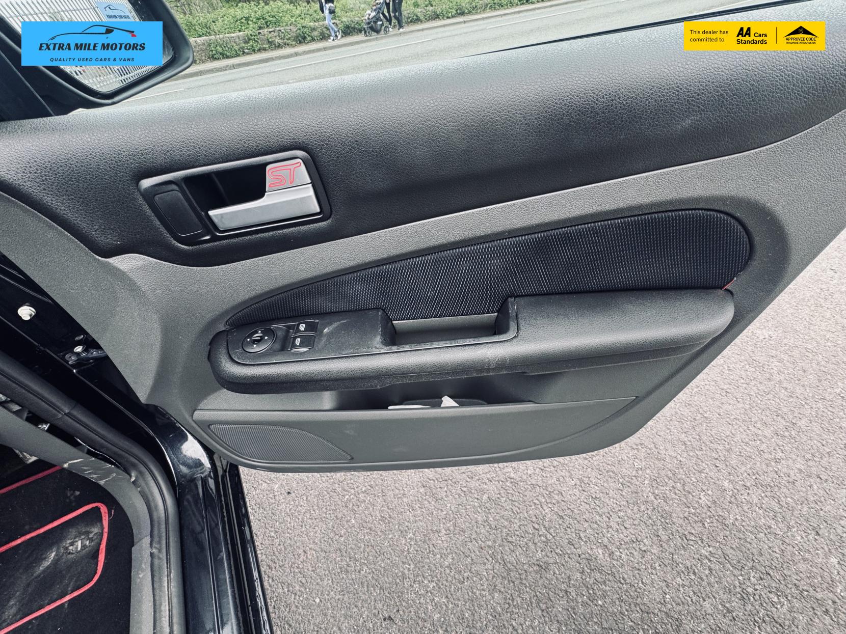 Ford Focus 1.8 Zetec Climate Hatchback 5dr Petrol Manual (169 g/km, 123 bhp)