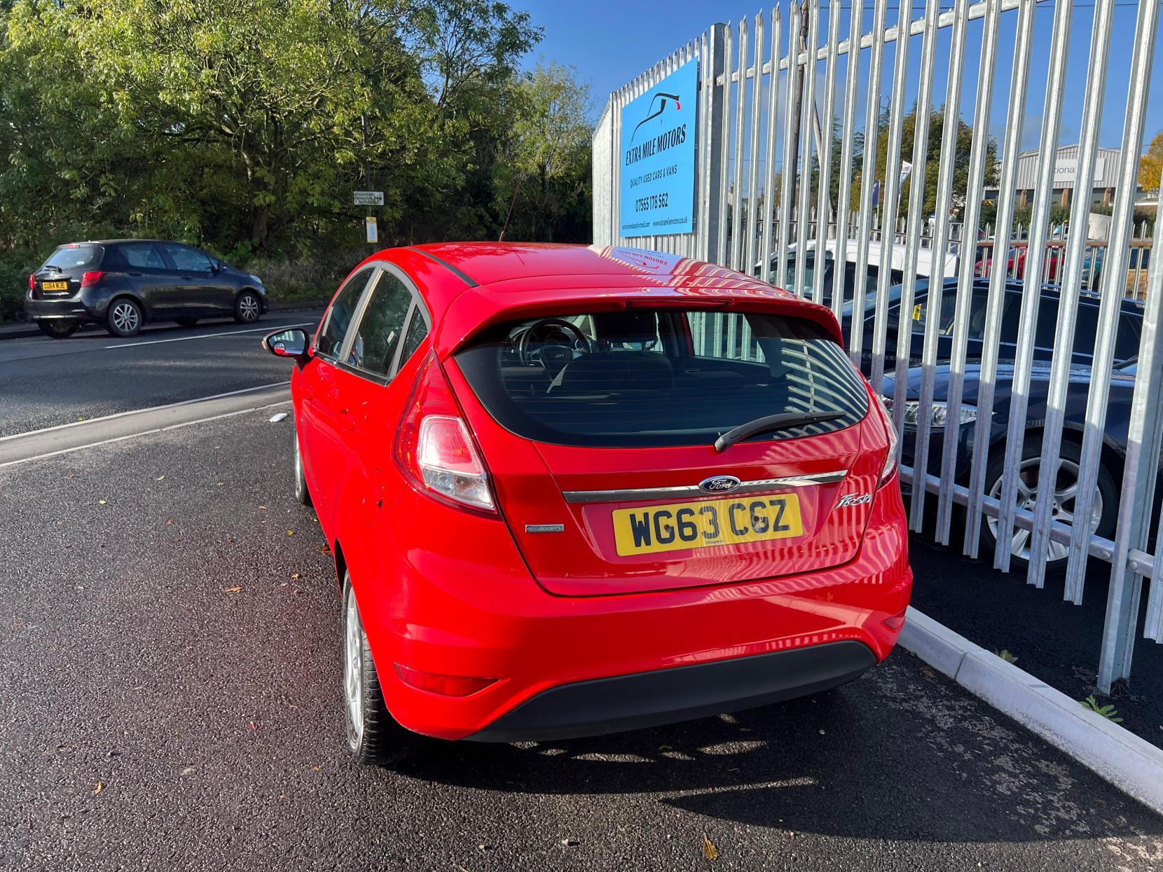 Ford Fiesta 1.0T EcoBoost Zetec Hatchback 5dr Petrol Manual Euro 5 (s/s) (100 ps)