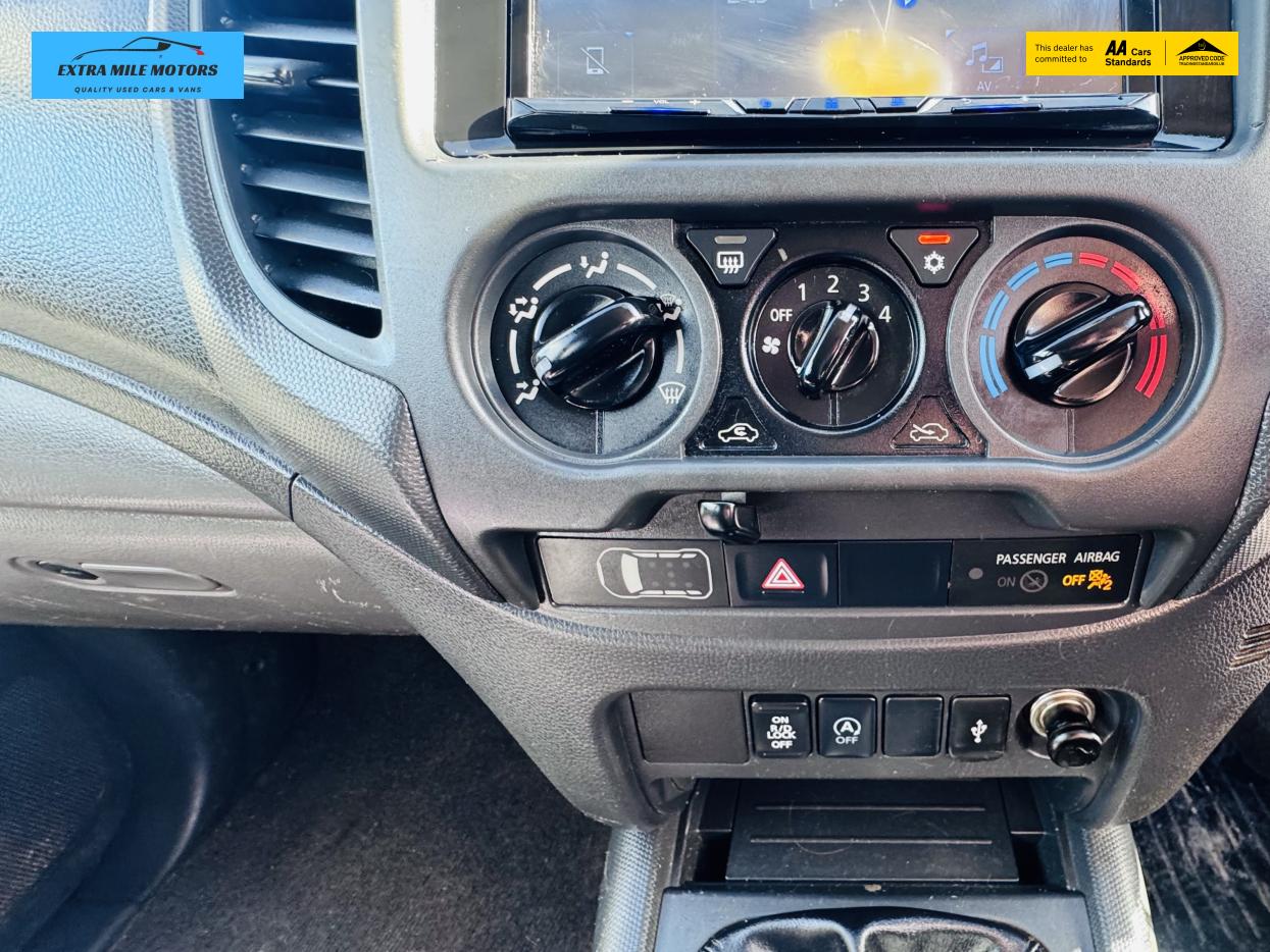Mitsubishi L200 2.4 DI-D CC 4Life Pickup Double Cab 4dr Diesel Manual 4WD Euro 6 (s/s) (151 ps)