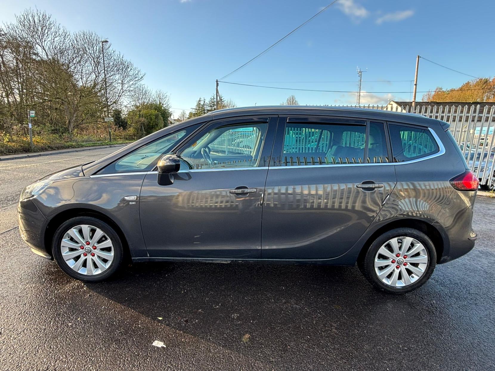 Vauxhall Zafira Tourer 1.4T 16V SE MPV 5dr Petrol Manual Euro 5 (140 ps)