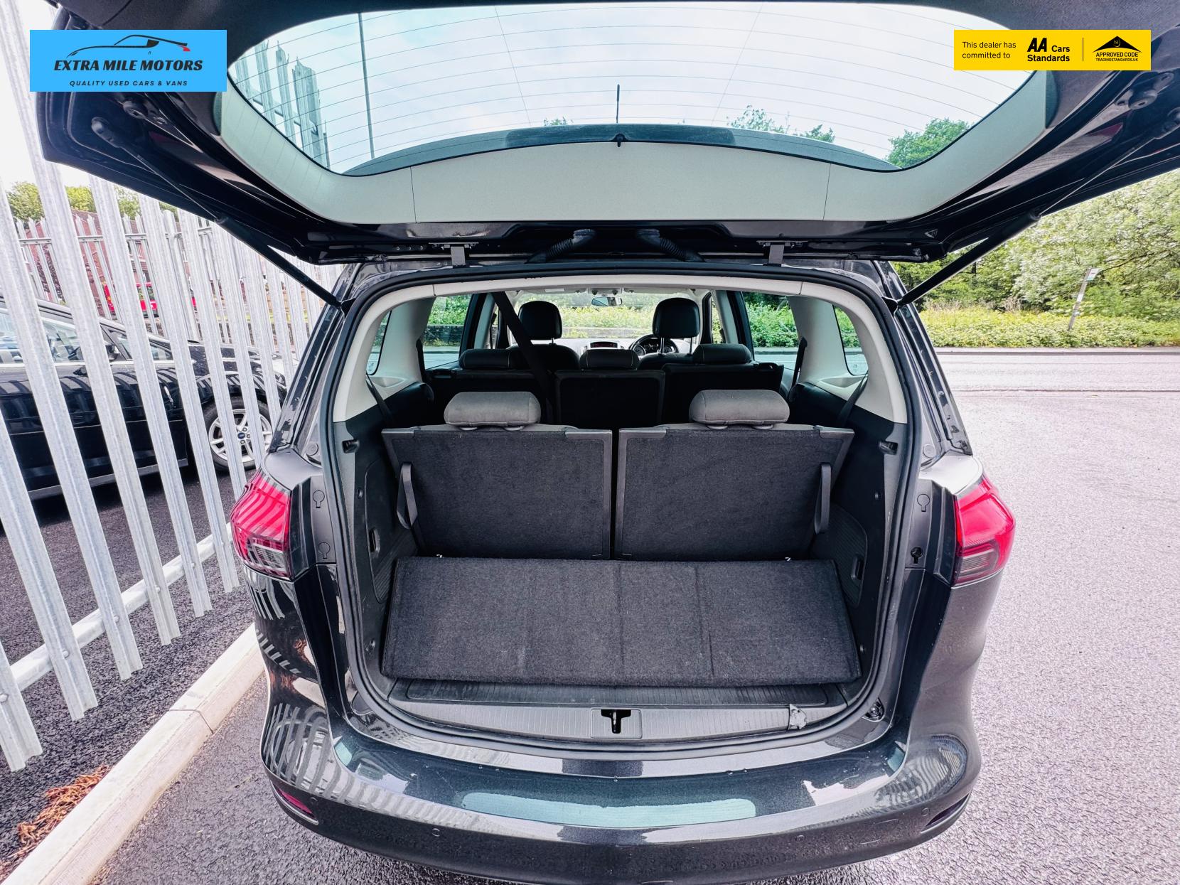 Vauxhall Zafira Tourer 1.4i Turbo SRi MPV 5dr Petrol Manual Euro 6 (140 ps)
