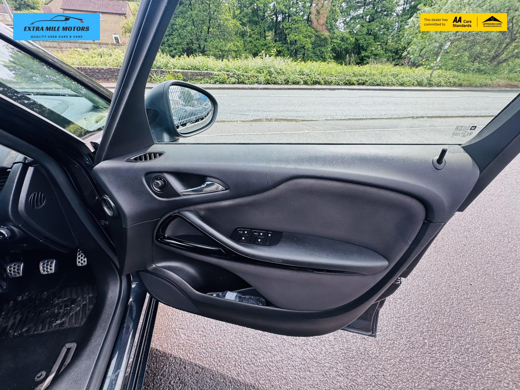 Vauxhall Zafira Tourer 1.4i Turbo SRi MPV 5dr Petrol Manual Euro 6 (140 ps)