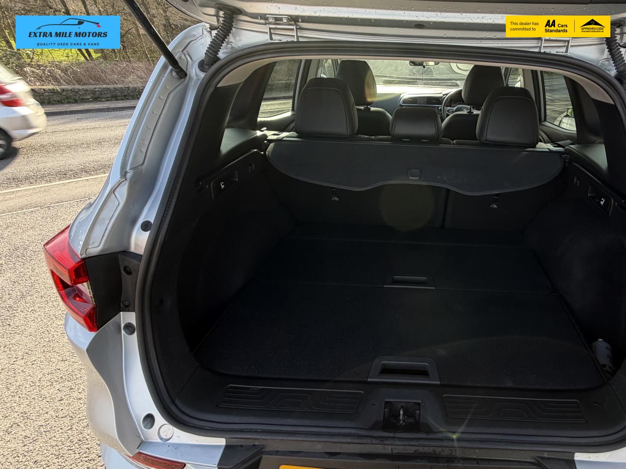 Renault Kadjar 1.3 TCe Iconic SUV 5dr Petrol Manual Euro 6 (s/s) (160 ps)