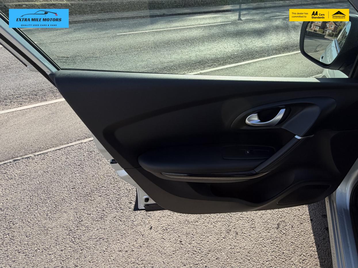 Renault Kadjar 1.3 TCe Iconic SUV 5dr Petrol Manual Euro 6 (s/s) (160 ps)