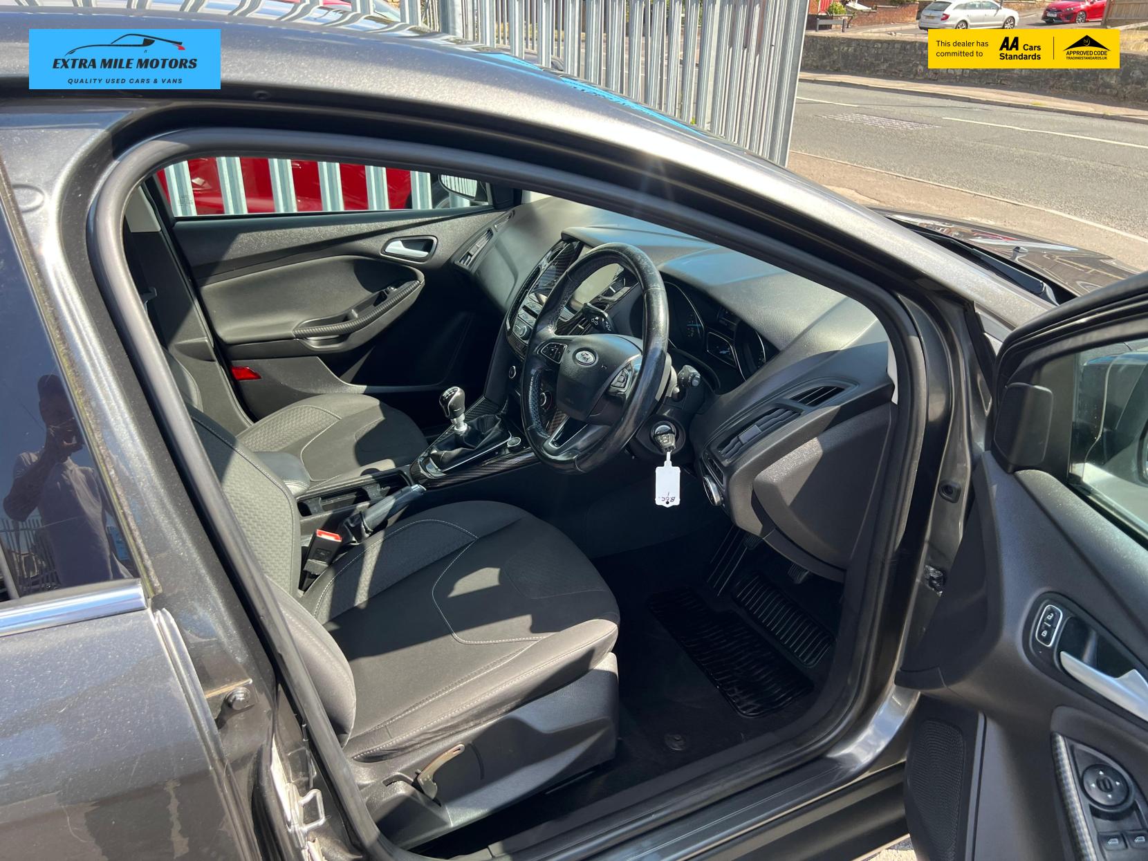 Ford Focus 1.0T EcoBoost Zetec Hatchback 5dr Petrol Manual Euro 6 (s/s) (125 ps)