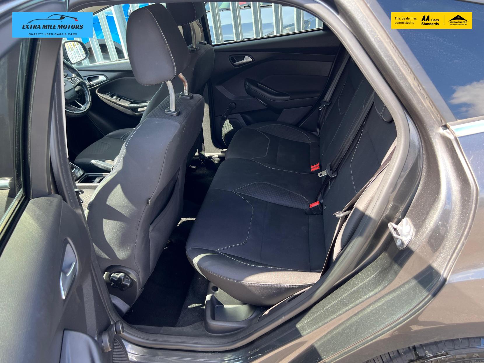Ford Focus 1.0T EcoBoost Zetec Hatchback 5dr Petrol Manual Euro 6 (s/s) (125 ps)