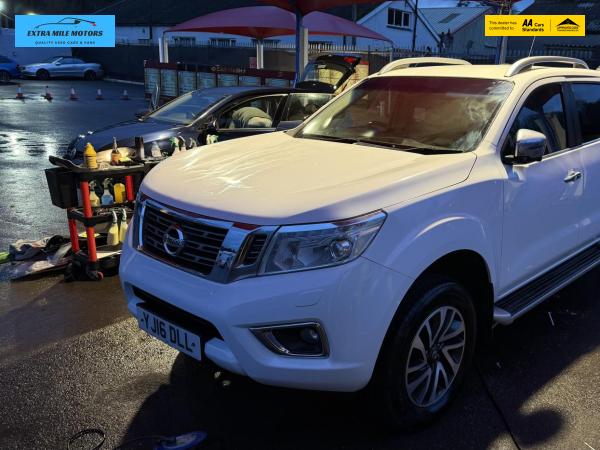 Nissan Navara 2.3 dCi Tekna Pickup Double Cab 4dr Diesel Manual 4WD Euro 5 (190 ps)