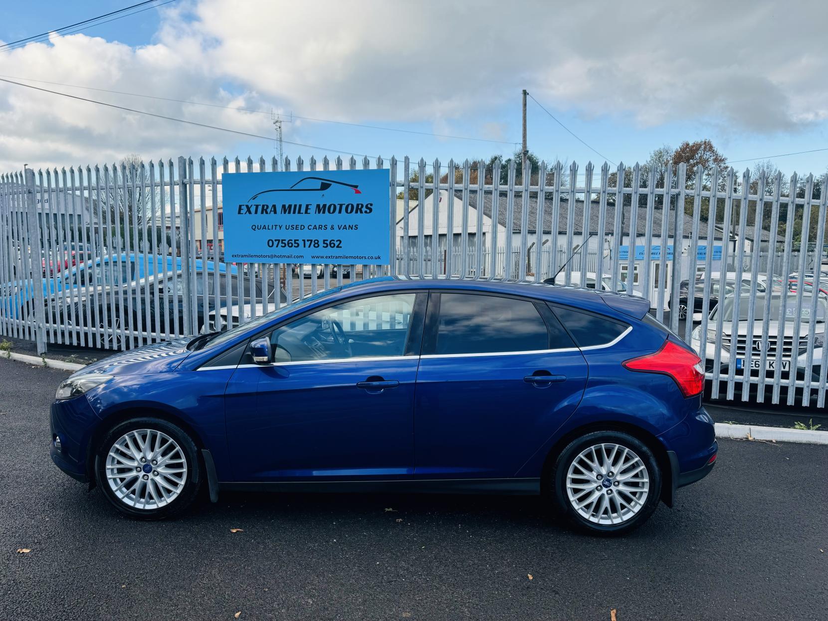 Ford Focus 1.0T EcoBoost Zetec Navigator Hatchback 5dr Petrol Manual Euro 5 (s/s) (125 ps)