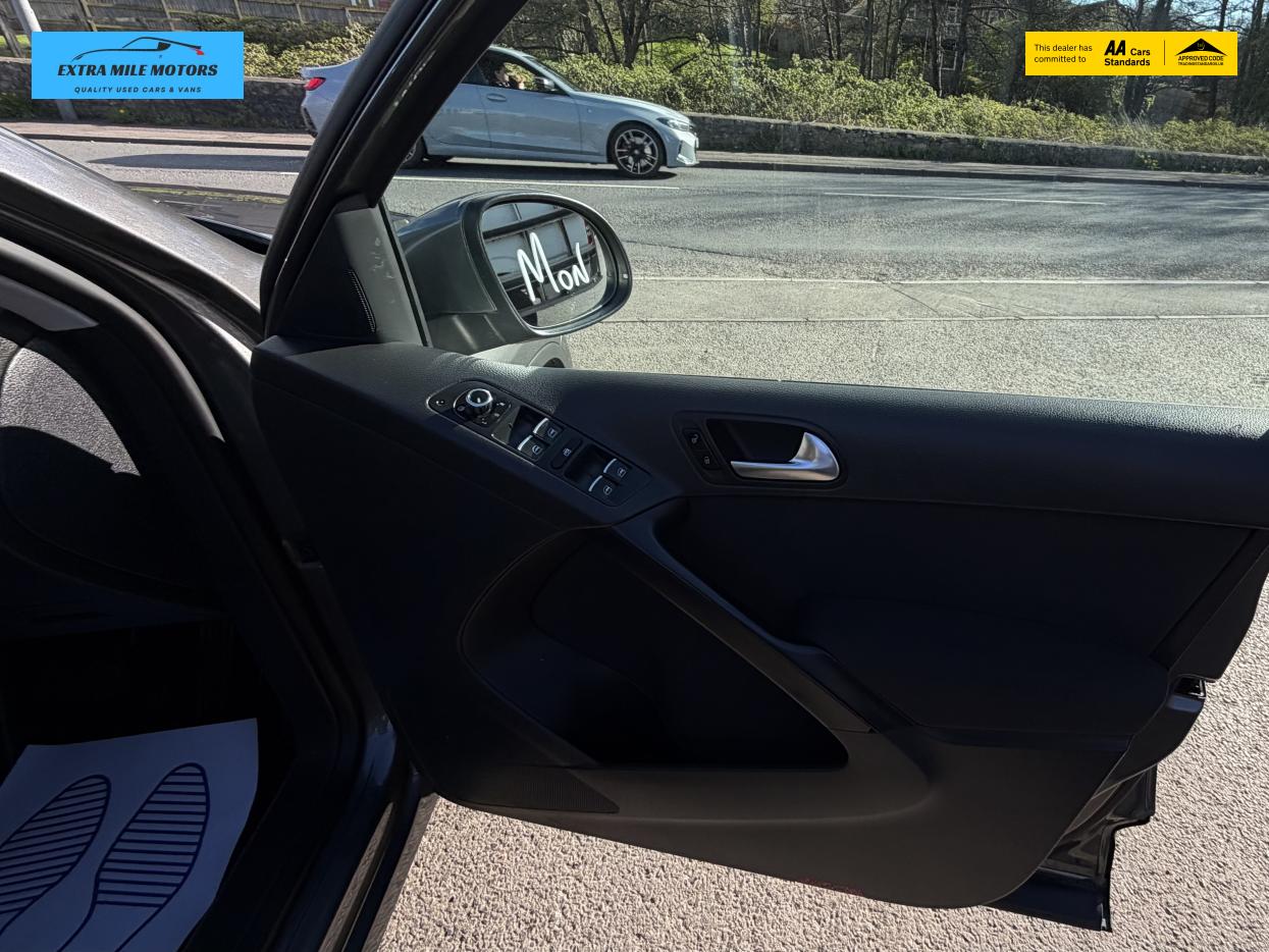 Volkswagen Tiguan 2.0 TDI Match SUV 5dr Diesel DSG 4WD Euro 5 (140 ps)