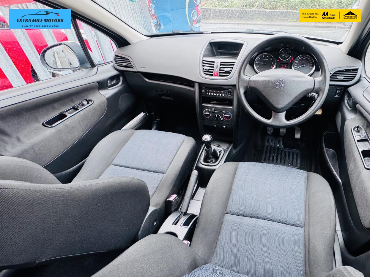 Peugeot 207 1.4 Urban Hatchback 5dr Petrol Manual (150 g/km, 75 bhp)