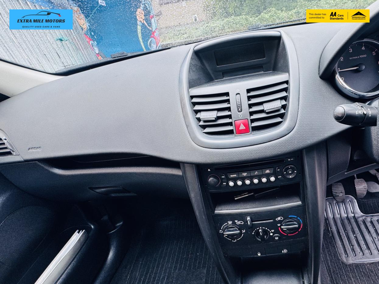 Peugeot 207 1.4 Urban Hatchback 5dr Petrol Manual (150 g/km, 75 bhp)