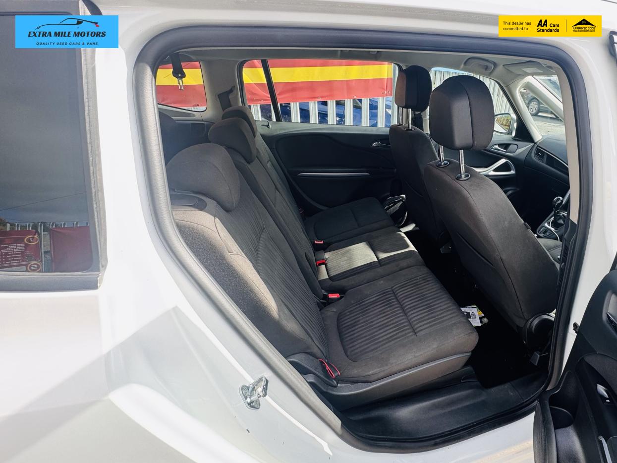 Vauxhall Zafira Tourer 1.4T 16V Exclusiv MPV 5dr Petrol Manual Euro 5 (140 ps)