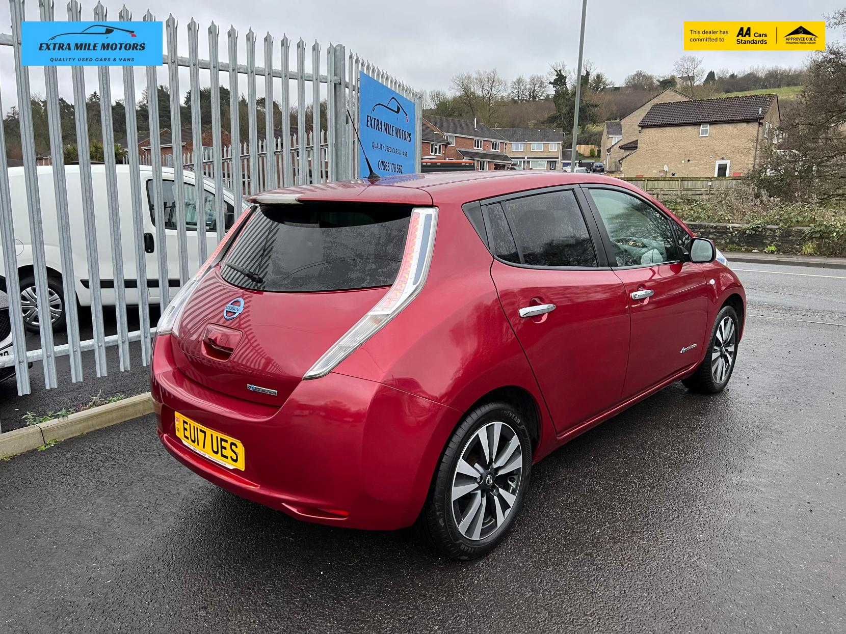 Nissan Leaf 30kWh Tekna Hatchback 5dr Electric Auto (109 bhp)