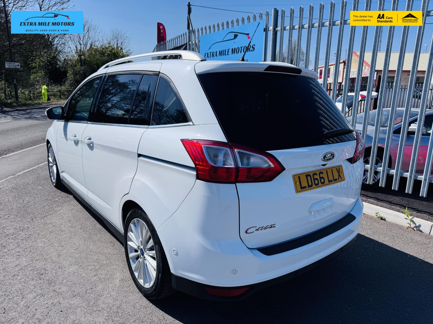 Ford Grand C-Max 1.5 TDCi Titanium MPV 5dr Diesel Powershift Euro 6 (s/s) (Nav) (120 ps)