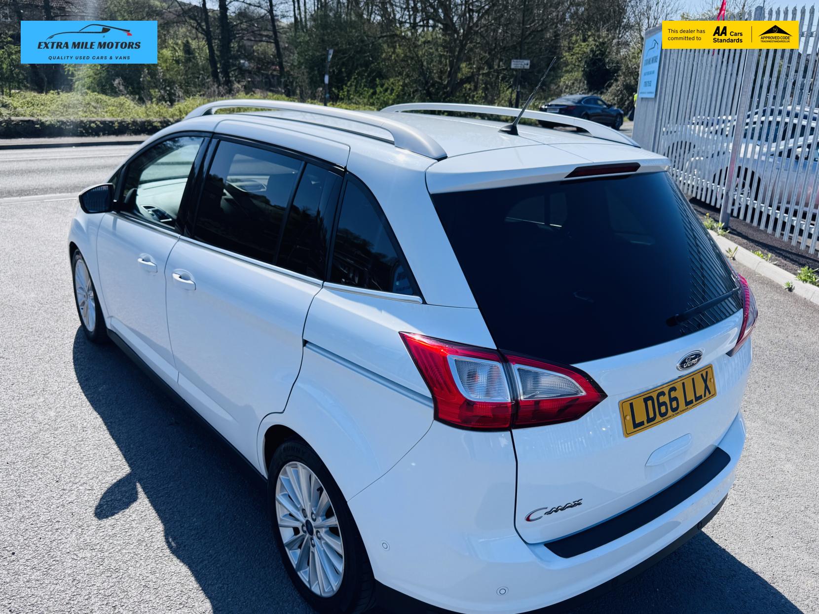 Ford Grand C-Max 1.5 TDCi Titanium MPV 5dr Diesel Powershift Euro 6 (s/s) (Nav) (120 ps)