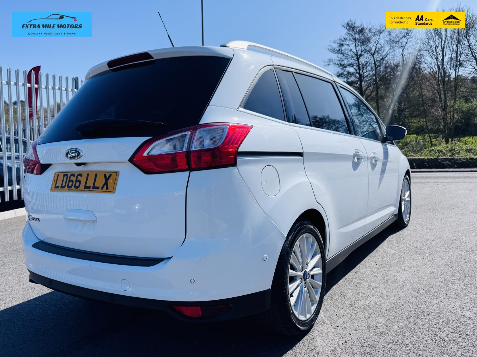 Ford Grand C-Max 1.5 TDCi Titanium MPV 5dr Diesel Powershift Euro 6 (s/s) (Nav) (120 ps)