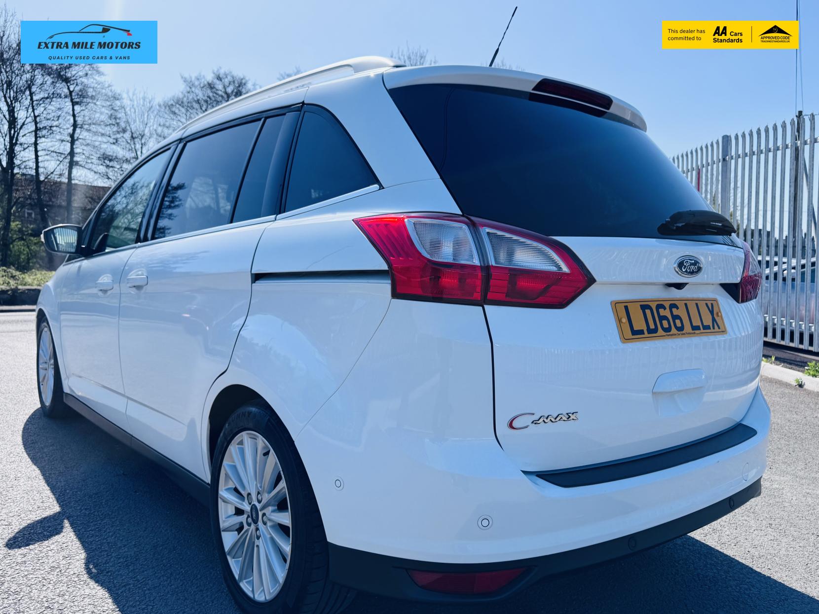 Ford Grand C-Max 1.5 TDCi Titanium MPV 5dr Diesel Powershift Euro 6 (s/s) (Nav) (120 ps)