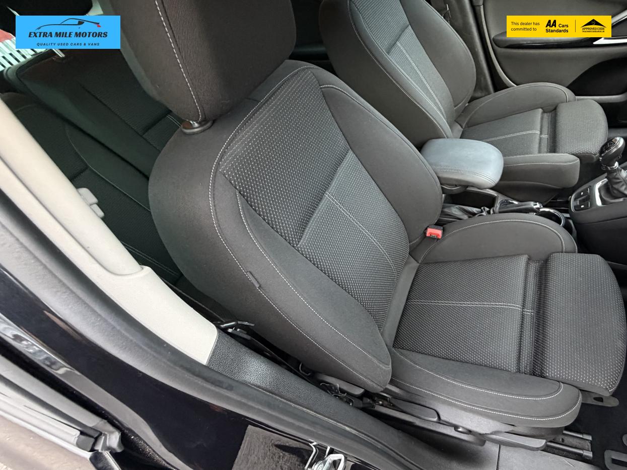 Vauxhall Zafira Tourer 1.4i Turbo SRi MPV 5dr Petrol Manual Euro 6 (140 ps)