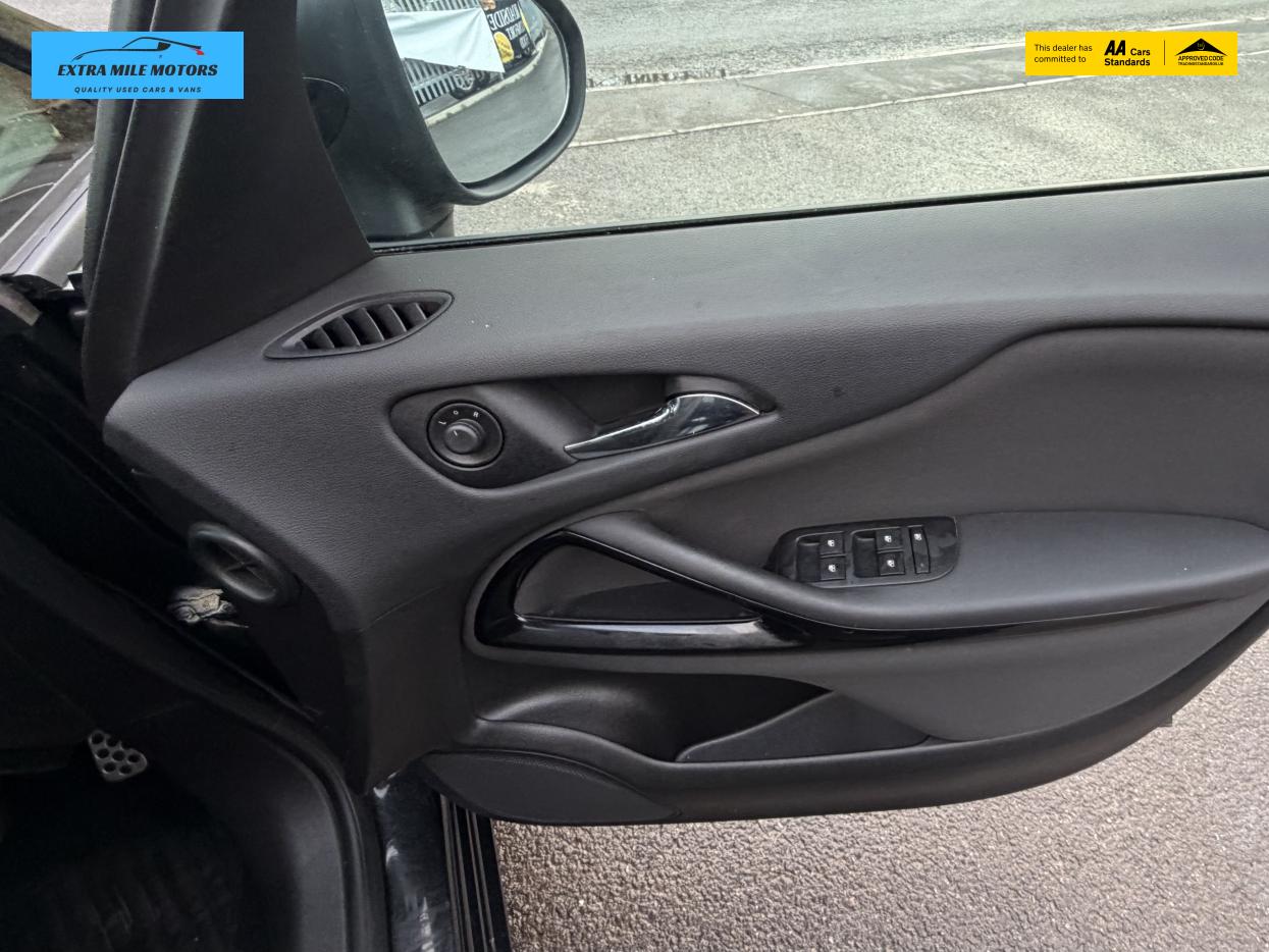 Vauxhall Zafira Tourer 1.4i Turbo SRi MPV 5dr Petrol Manual Euro 6 (140 ps)