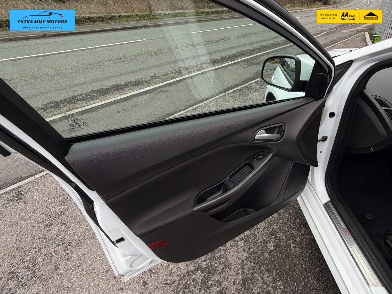 Ford Focus 1.0T EcoBoost ST-Line Estate 5dr Petrol Manual Euro 6 (s/s) (125 ps)