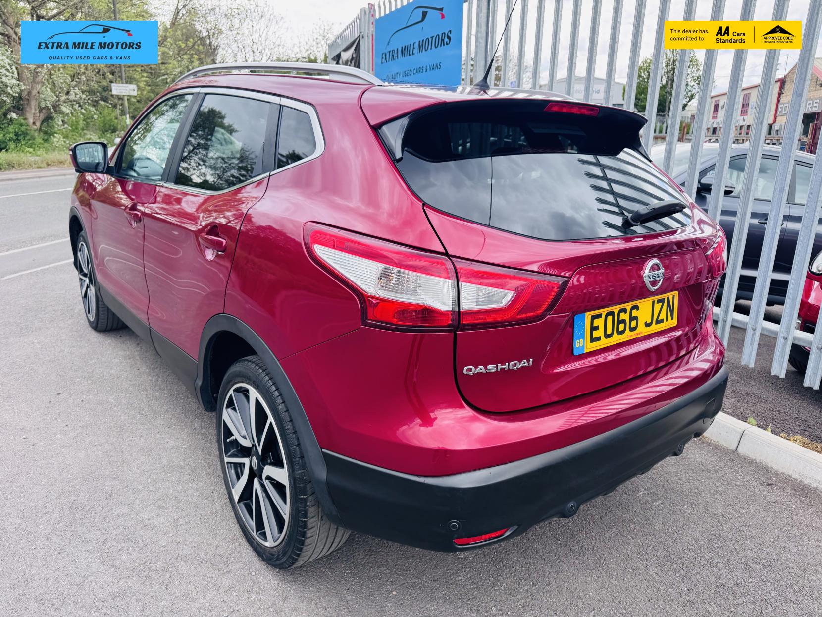 Nissan Qashqai 1.6 dCi Tekna SUV 5dr Diesel Manual 2WD Euro 6 (s/s) (130 ps)