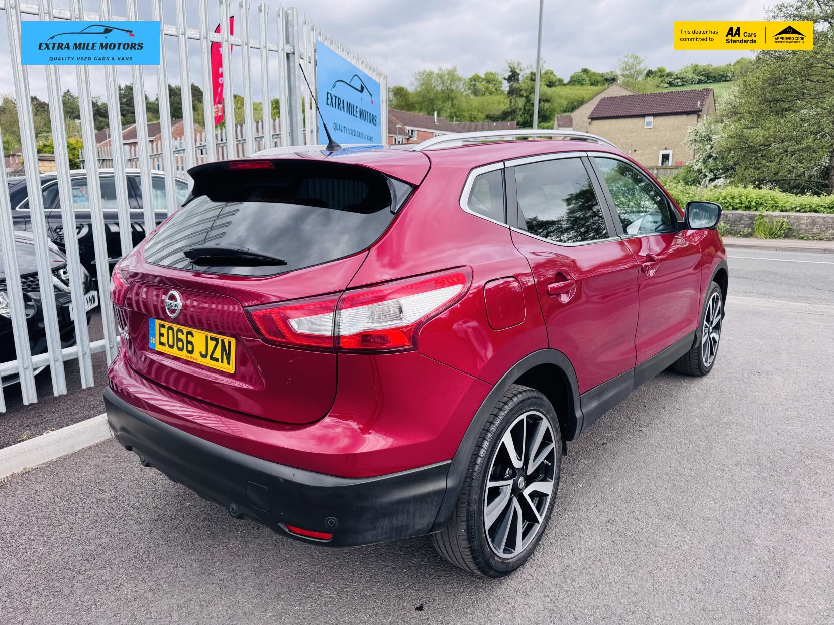 Nissan Qashqai 1.6 dCi Tekna SUV 5dr Diesel Manual 2WD Euro 6 (s/s) (130 ps)
