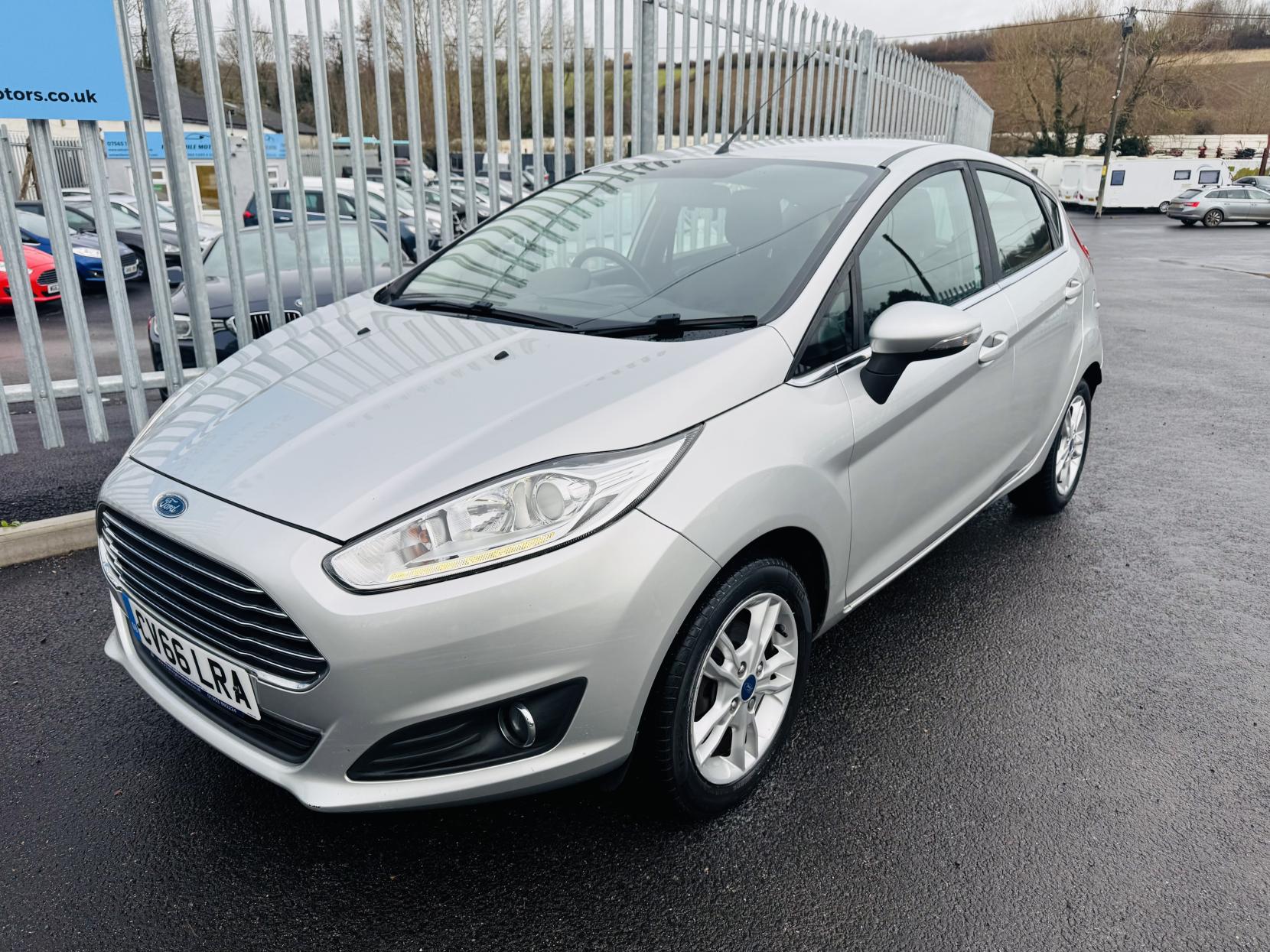 Ford Fiesta 1.25 Zetec Hatchback 5dr Petrol Manual Euro 6 (82 ps)